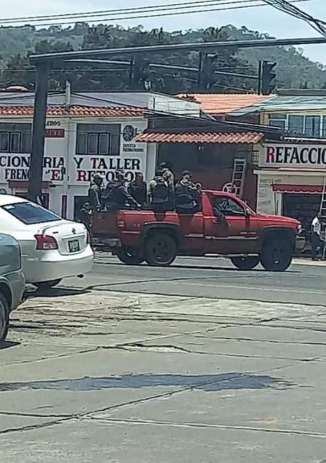 Hombres armados en Michoacán