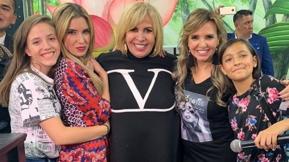 VIDEO: Andrea Rodríguez se hace tatuaje en honor a Magda