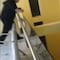 VIDEO: Paciente de IMSS en Reynosa se avienta de segundo piso porque no lo atendían