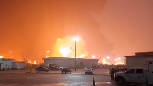 Pemex reporta 5 muertos y lesionados tras incendio en Dos Bocas