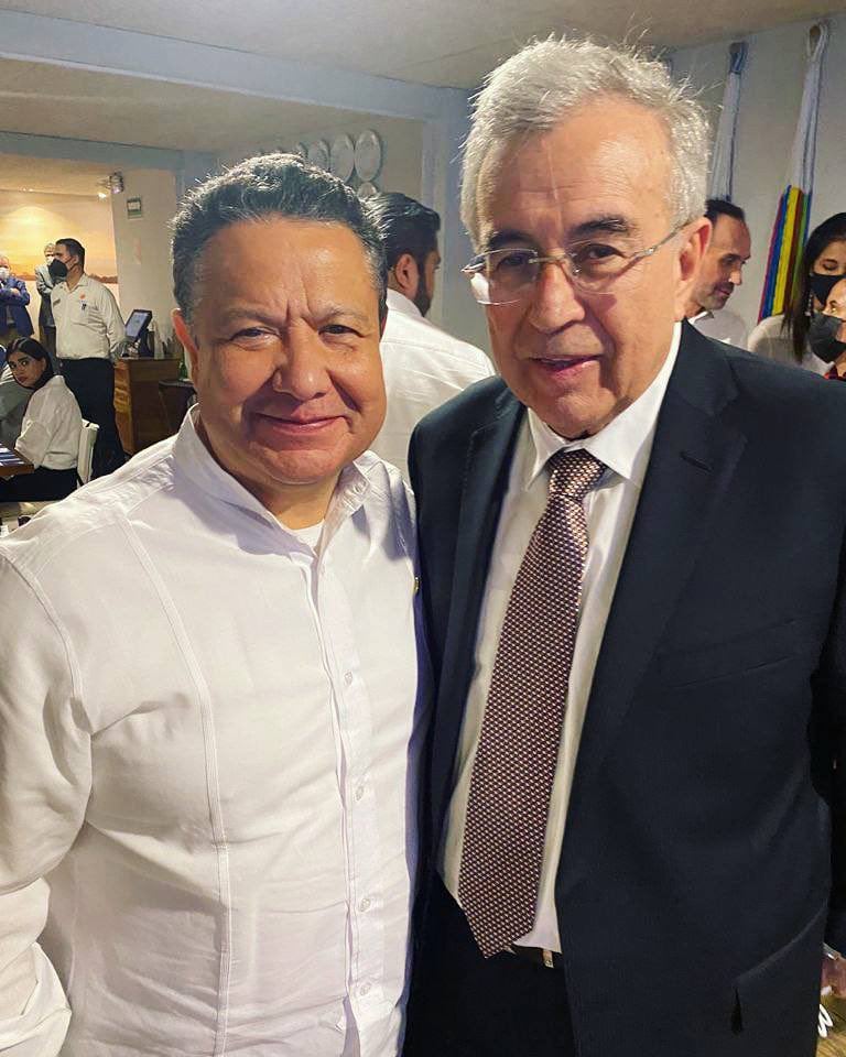 Julio Menchaca acude a la toma de protesta de Rubén Rocha Moya en jet privado