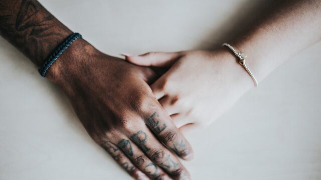 Le envía mensaje a su esposo y la deja en 'visto'; él murió hace meses