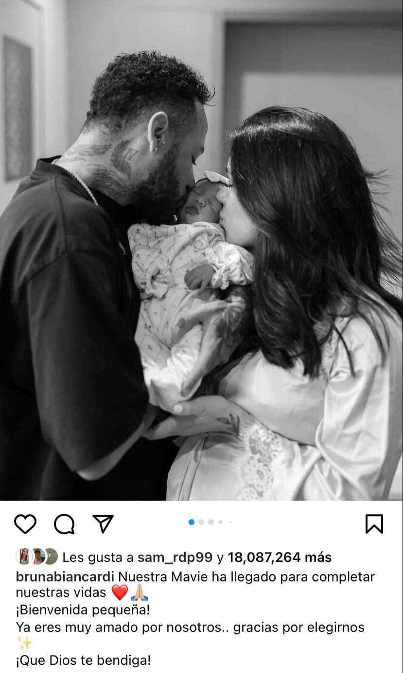Neymar y Bruna Biancardi junto a su hija recién nacida.