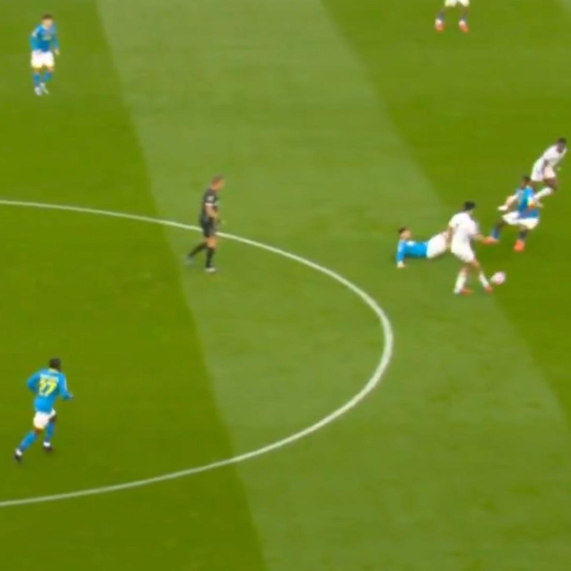 La brutal asistencia de Raúl Jiménez en el Fulham vs Wolves de la Premier League