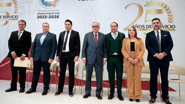 Rubén Rocha entrega reconocimientos a trabajadores de Sinaloa