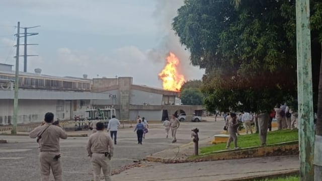 Incendio en ducto Pemex Cactus-Cuxtal