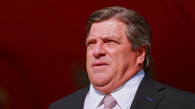 Miguel Herrera en partido de la Liga MX