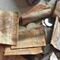 Mujer pierde sus ahorros por guardarlos en una lata