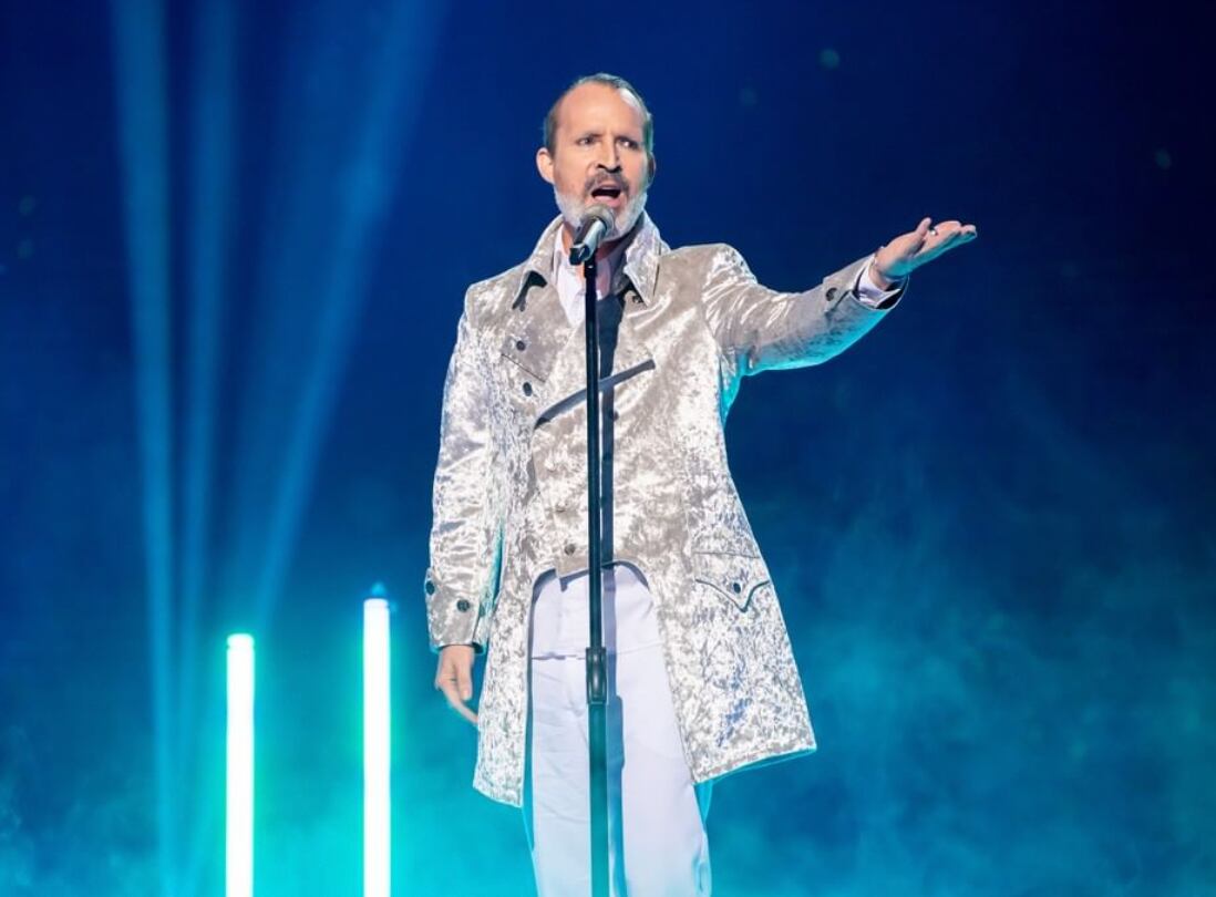 Paulo Rojas como Miguel Bosé, El Retador 2022