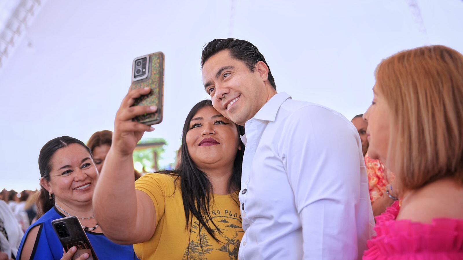 Felifer Macías celebró a madres trabajadores del municipio de Querétaro
