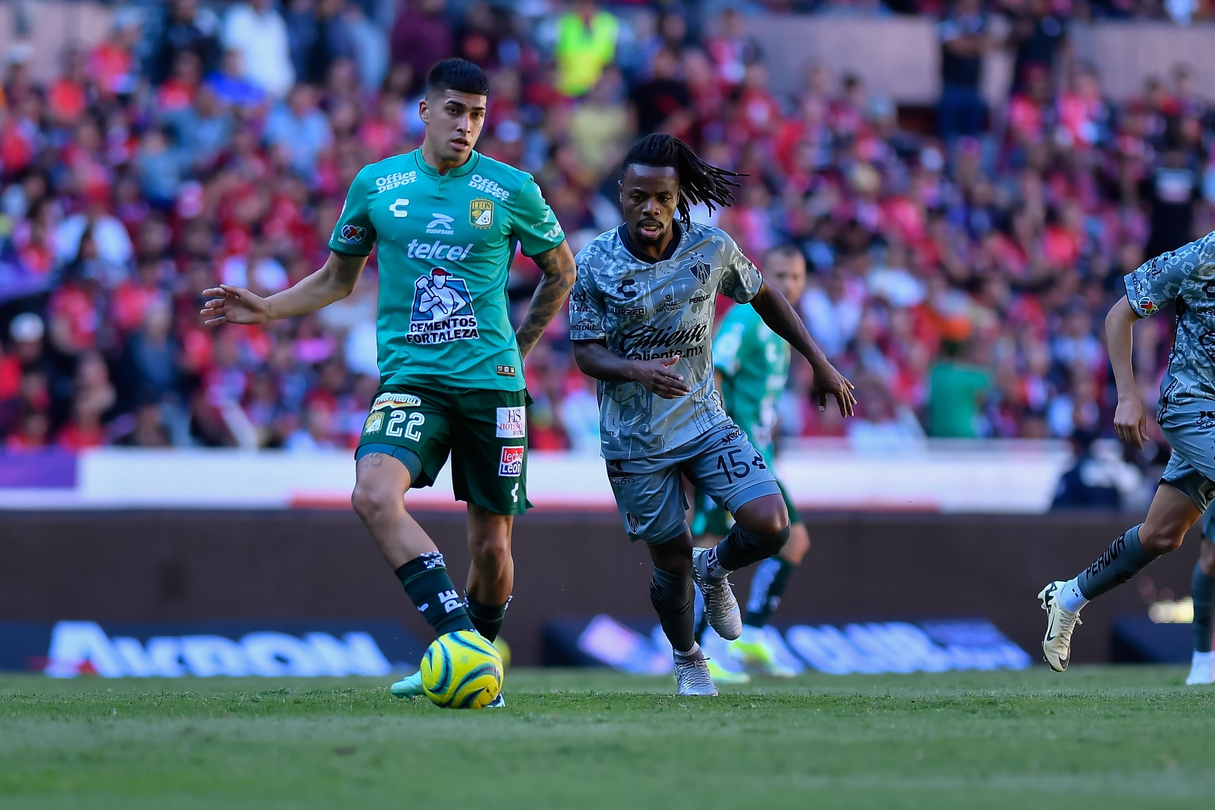 Adonis Frias con Club León.