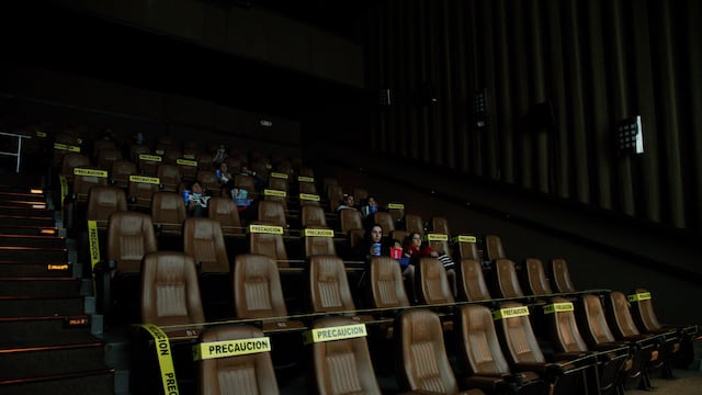 Sala de cine donde se exhiben películas
