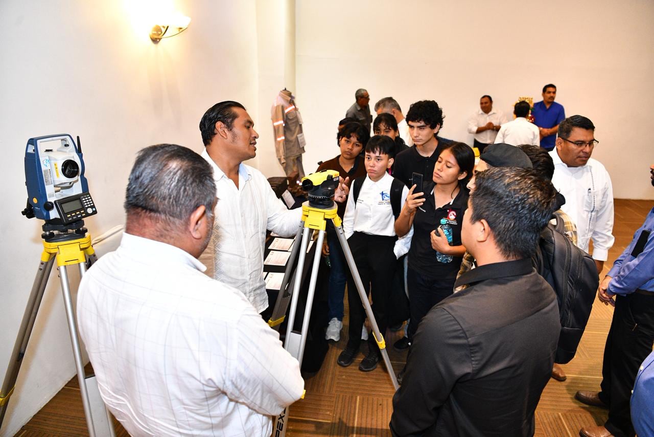 Gobierno de Tabasco fortalece la formación técnica en transporte y logística ferroviaria