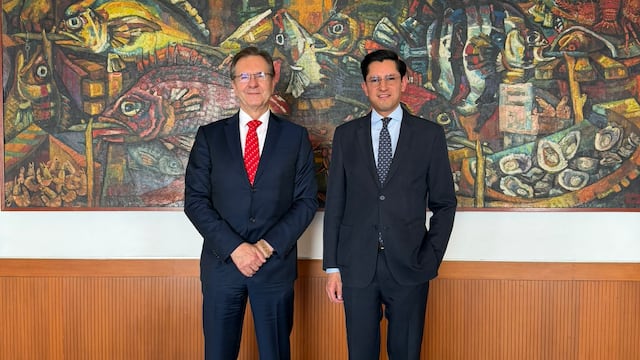 Roberto Velasco se reúne con Moctezuma ante posible relevo por Roberto Lazzeri