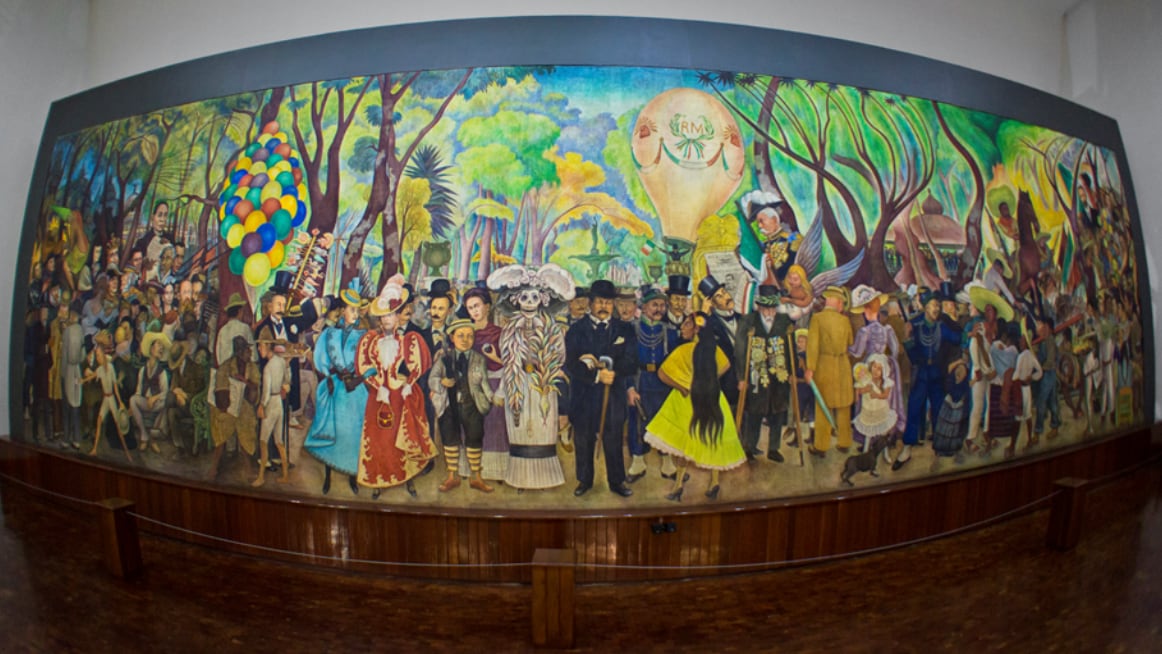 Sueño de una tarde dominical en la Alameda Central, de Diego Rivera; rescatado del Hotel Del Prado al sitio del ex Regis, ambos en desgracia.