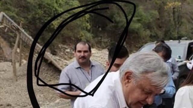 AMLO comiendo tacos en Sinaloa.