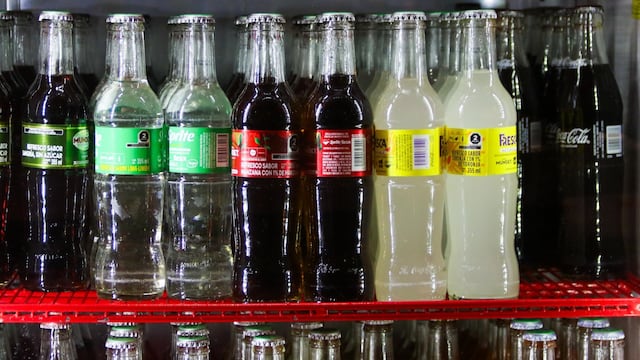 SHCP reveló que espera un comportamiento de resistencia en el que los consumidores de bebidas azucaradas las van a seguir comprando a pesar del incremento en el IEPS