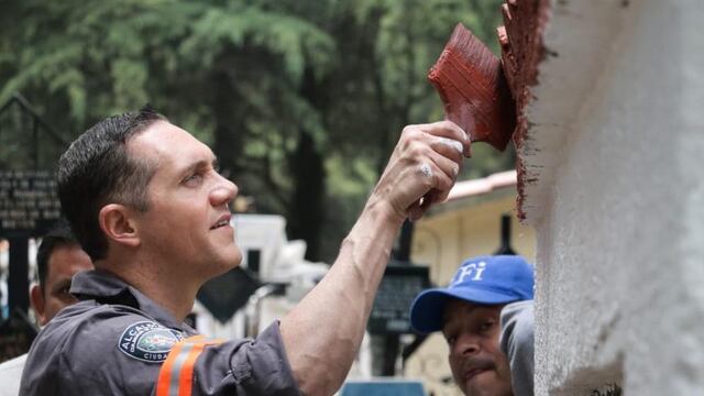 El alcalde Adrián Rubalcava Suárez, en compañía de más de mil servidores públicos entre personal de estructura, honorarios y nómina realizan los trabajos de rehabilitación.