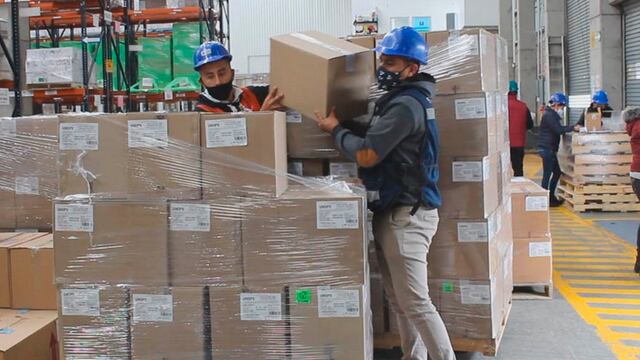 Padres de niños con cáncer supervisan entrega de medicamentos