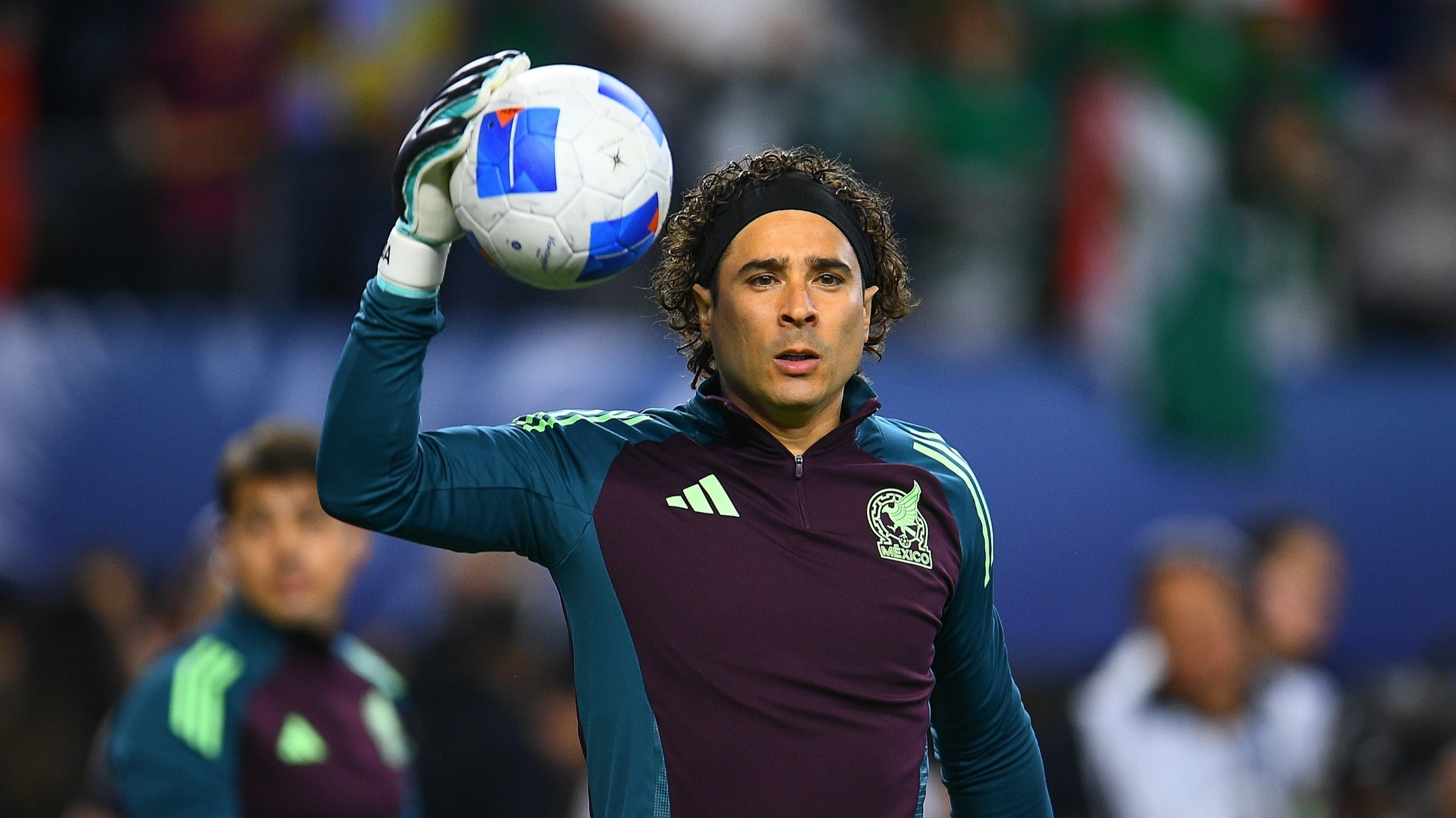 Memo Ochoa le pone el ejemplo a Marcel Ruiz y ficha con equipo de segunda división en Europa