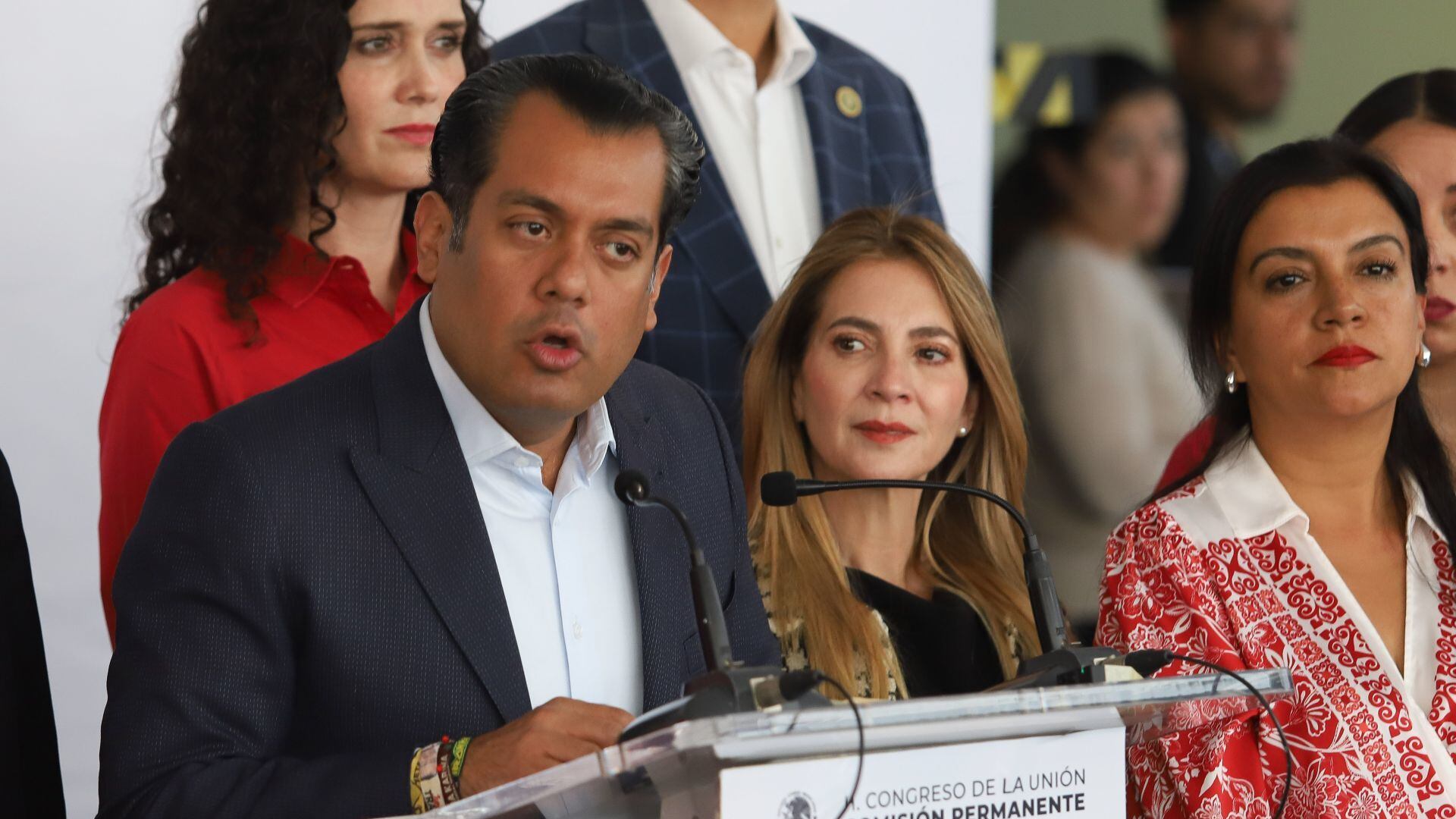 Sergio Gutiérrez Luna dio por cerrado tema de los lujos que le exhibieron; “es campaña armada con mentiras”