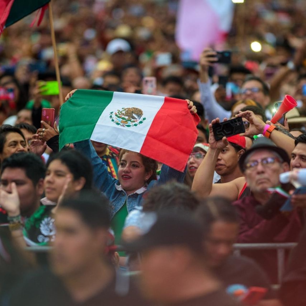 El populismo frente a la democracia liberal elitista y el neoliberalismo tecnocrático