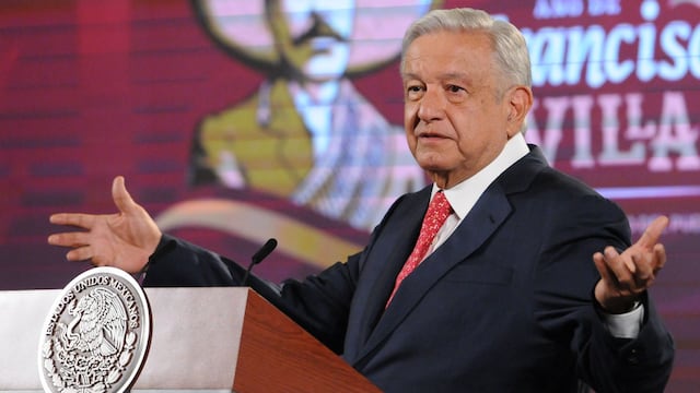 Andrés Manuel López Obrador, presidente de México, responde a la prensa durante la conferencia mañanera
