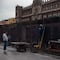Palacio Nacional se prepara con vallas por aniversario del caso Ayotzinapa