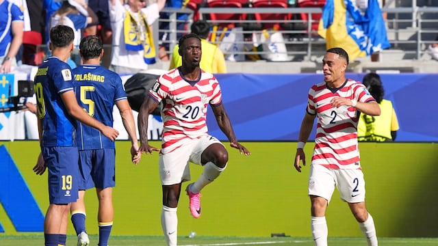 Estados Unidos sigue con vida en el Mundial 2026 y se mete a octavos de final.