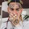 Rapero 6ix9ine vuelve a la tierra de su madre y regala dólares a estudiantes de Atlixco (VIDEO)
