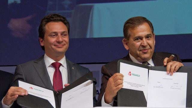 Alonso Ancira (der) junto a Emilio Lozoya (izq), ambos son investigados por la UIF