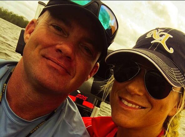 Cynthia y Dennis Perkins, detenidos por presunta violación y pornografía infantil.