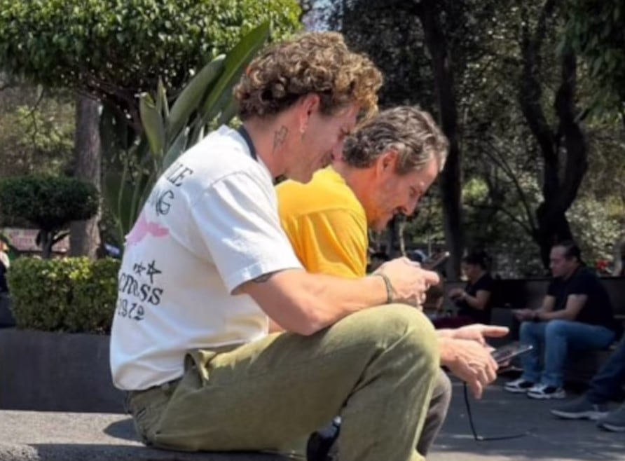 Pedro Pascal y Rafael Olarra en el Museo de Antropología