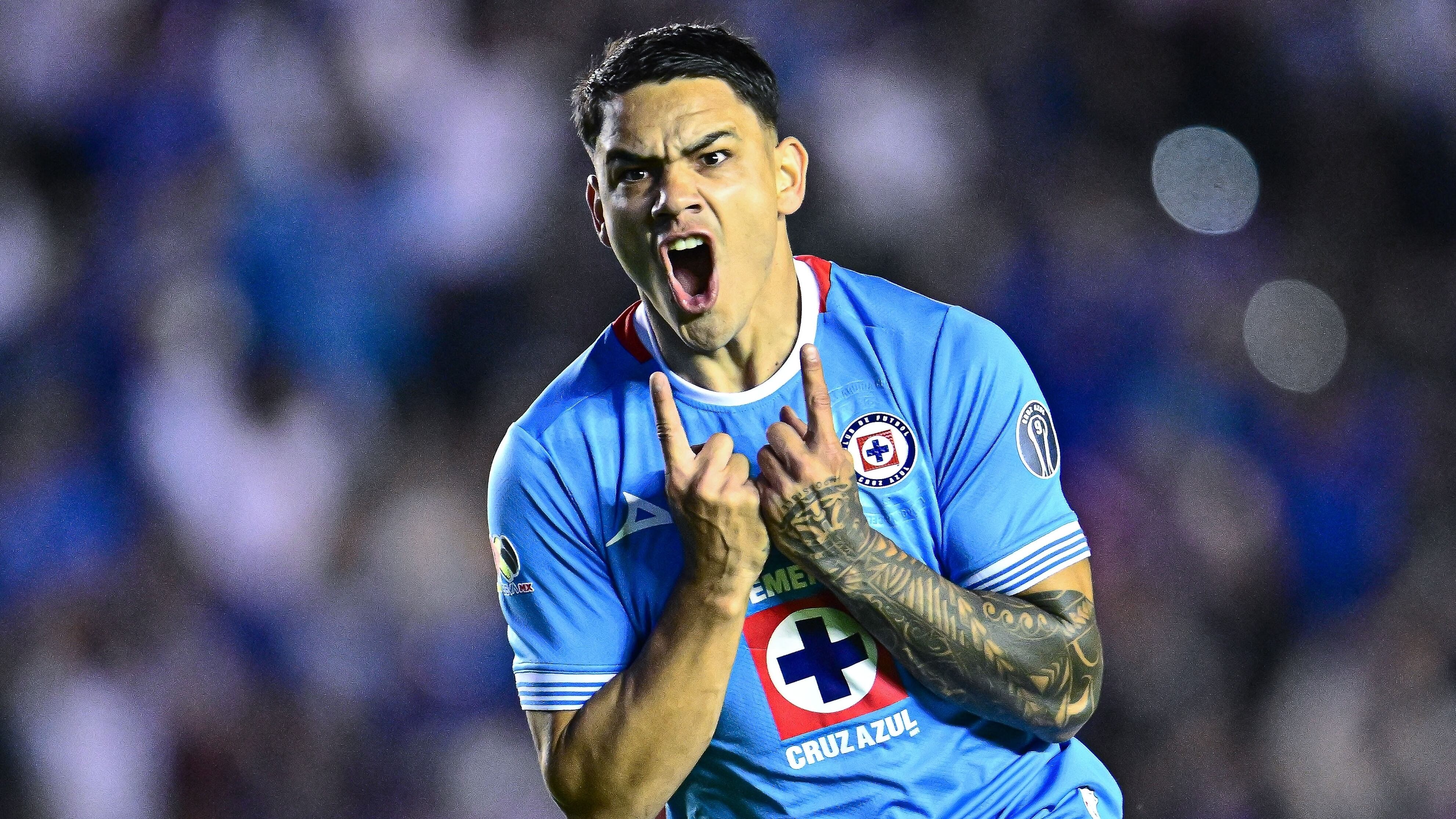 El Toro Fernández, jugador de Cruz Azul.