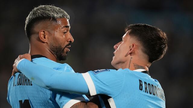 Rodrigo Aguirre anotó un gol y puso una asistencia en la victoria de Uruguay sobre Perú. Brian Rodríguez también asistió