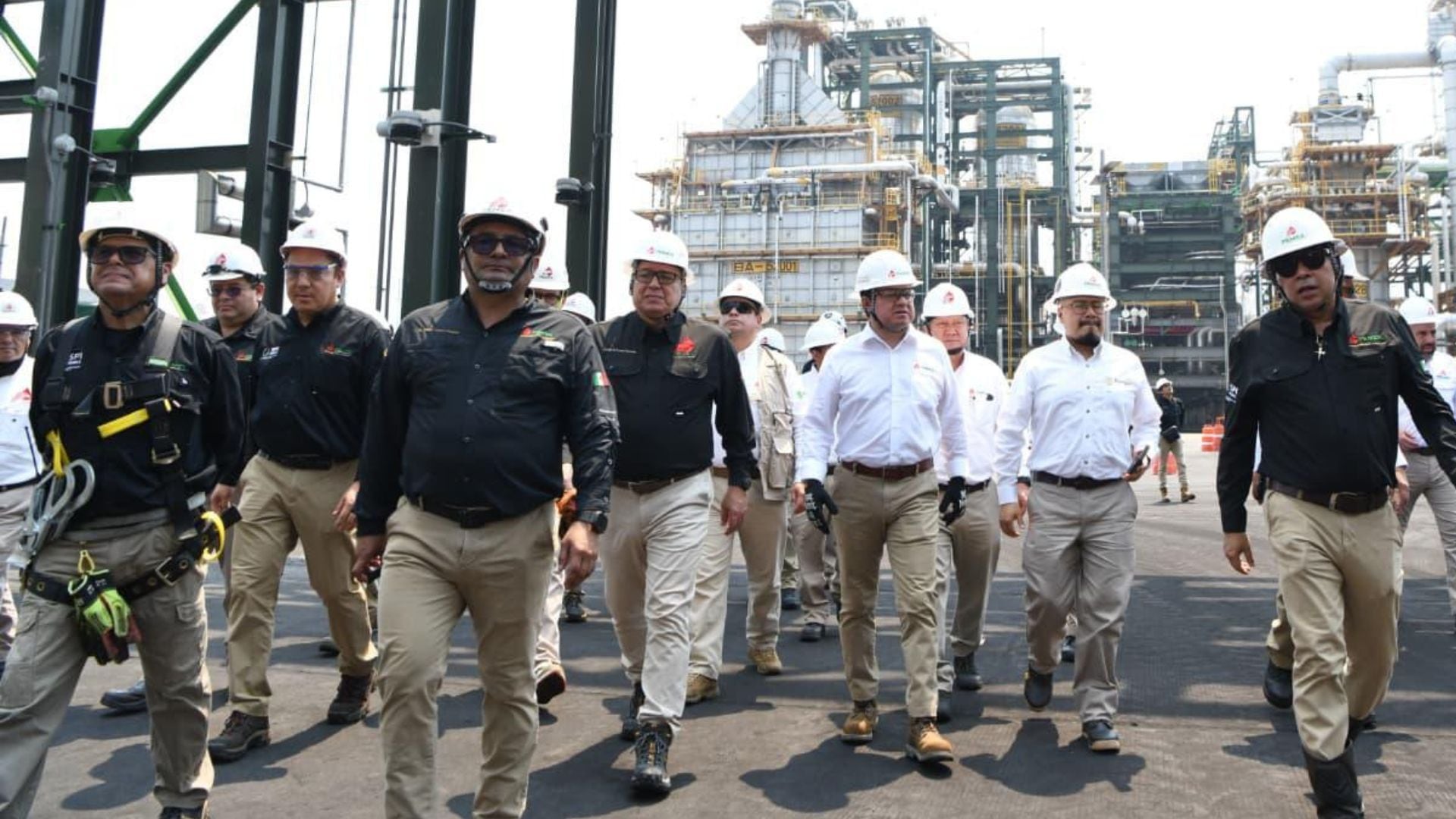 Juan Carlos Carpio Fragoso supervisando la Refinería Olmeca en Dos Bocas