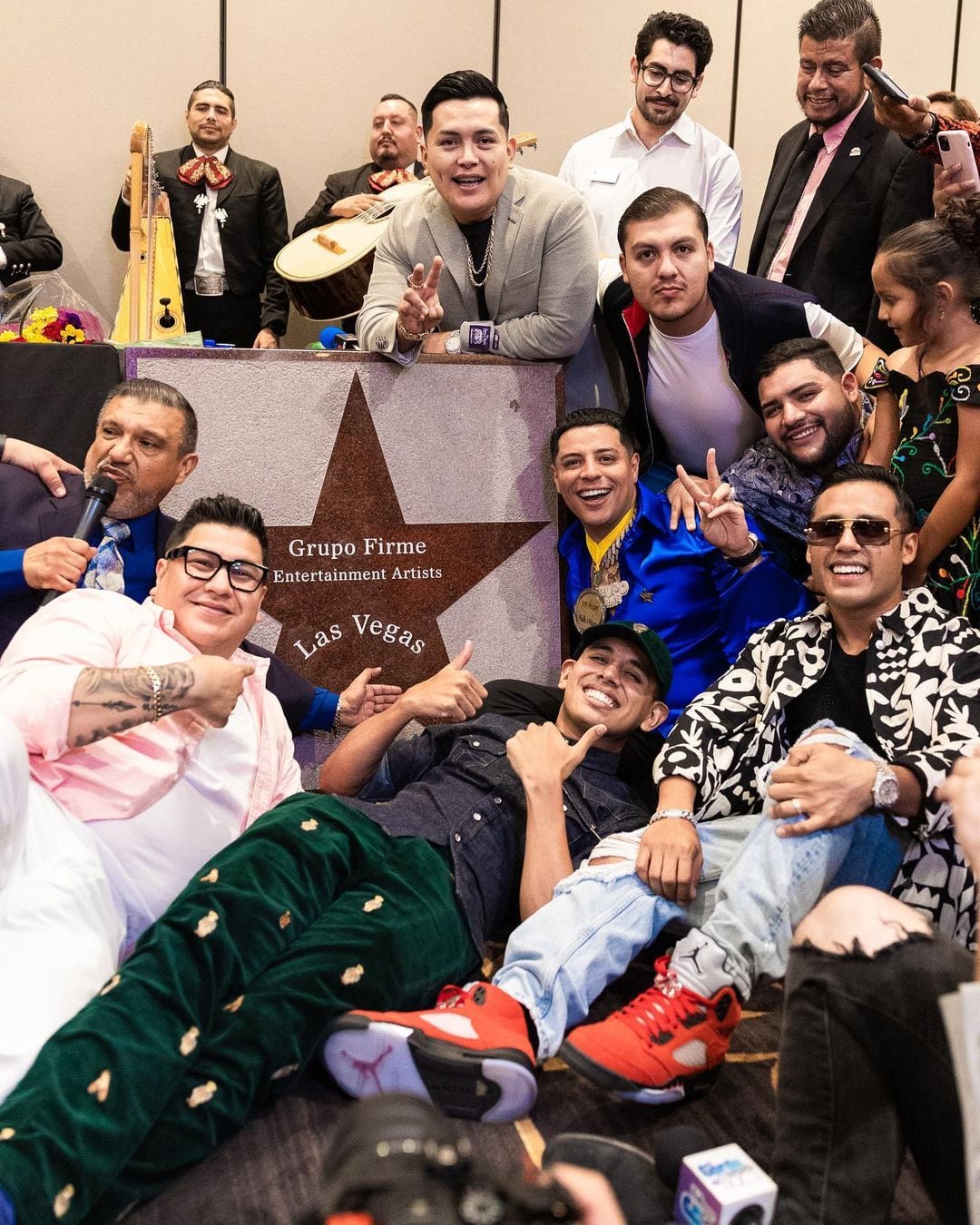 Grupo Firme recibe su estrella en el paseo de Las Vegas