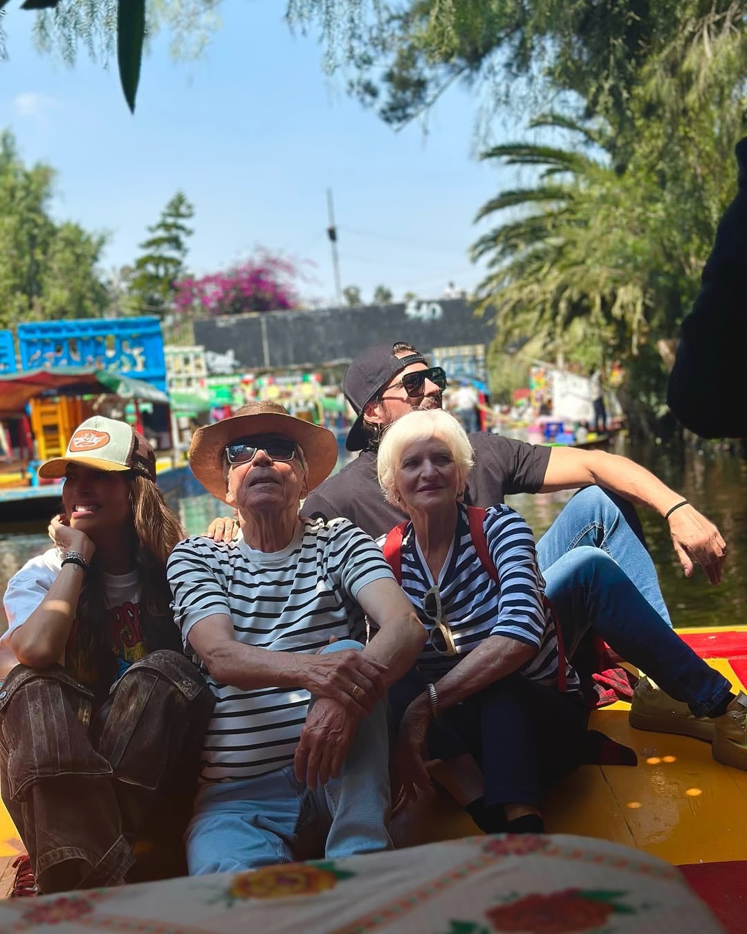 Galilea Montijo, Isaac Moreno y sus suegros en Xochimilco