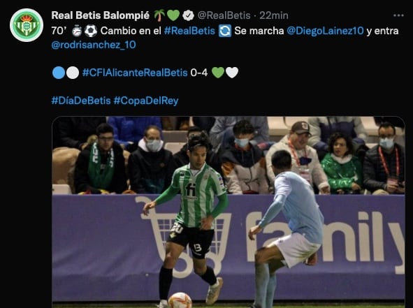 Diego Lainez fue titular con el Betis