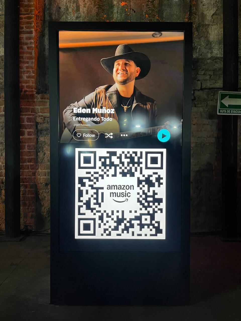 Escucha aquí "Entregando todo" la canción de Edén Muñoz disponible en Amazon Music