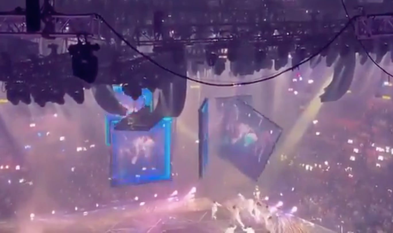 Se desploma pantalla gigante en concierto de Mirror