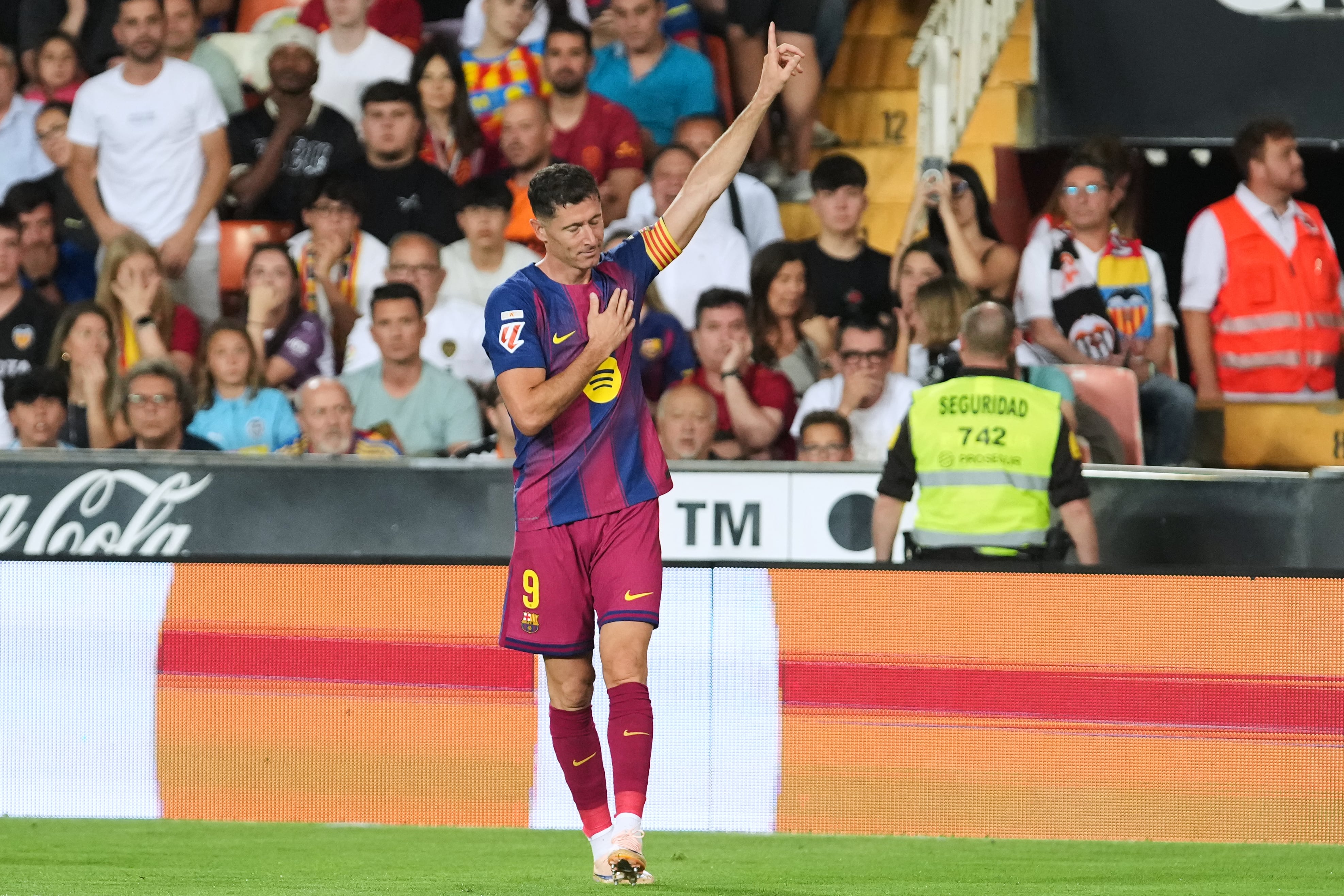 Robert Lewandowski anotó en su despedida del FC Barcelona