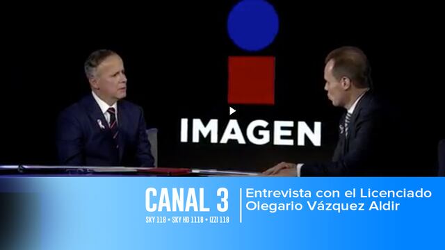 En la foto Ciro Gómez Leyva entrevista a Olegario Vázquez Aldir
