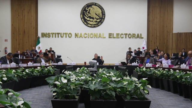 INE recibe propuestas de partidos locales para la reforma electoral.