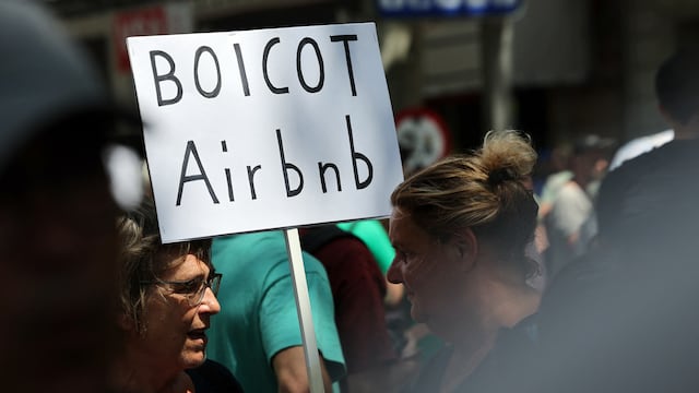Protestas contra Airbnb en Barcelona, España
