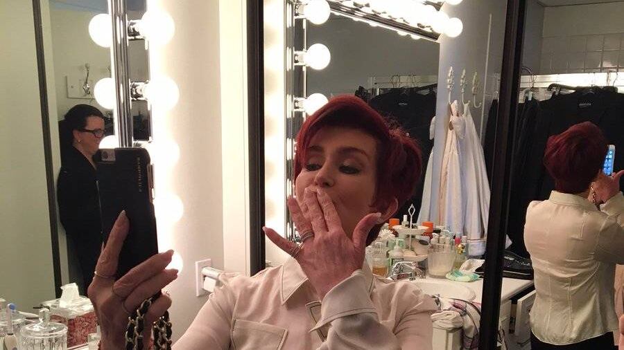 Inspirada por Kim Kardashian, Sharon Osbourne se desnuda