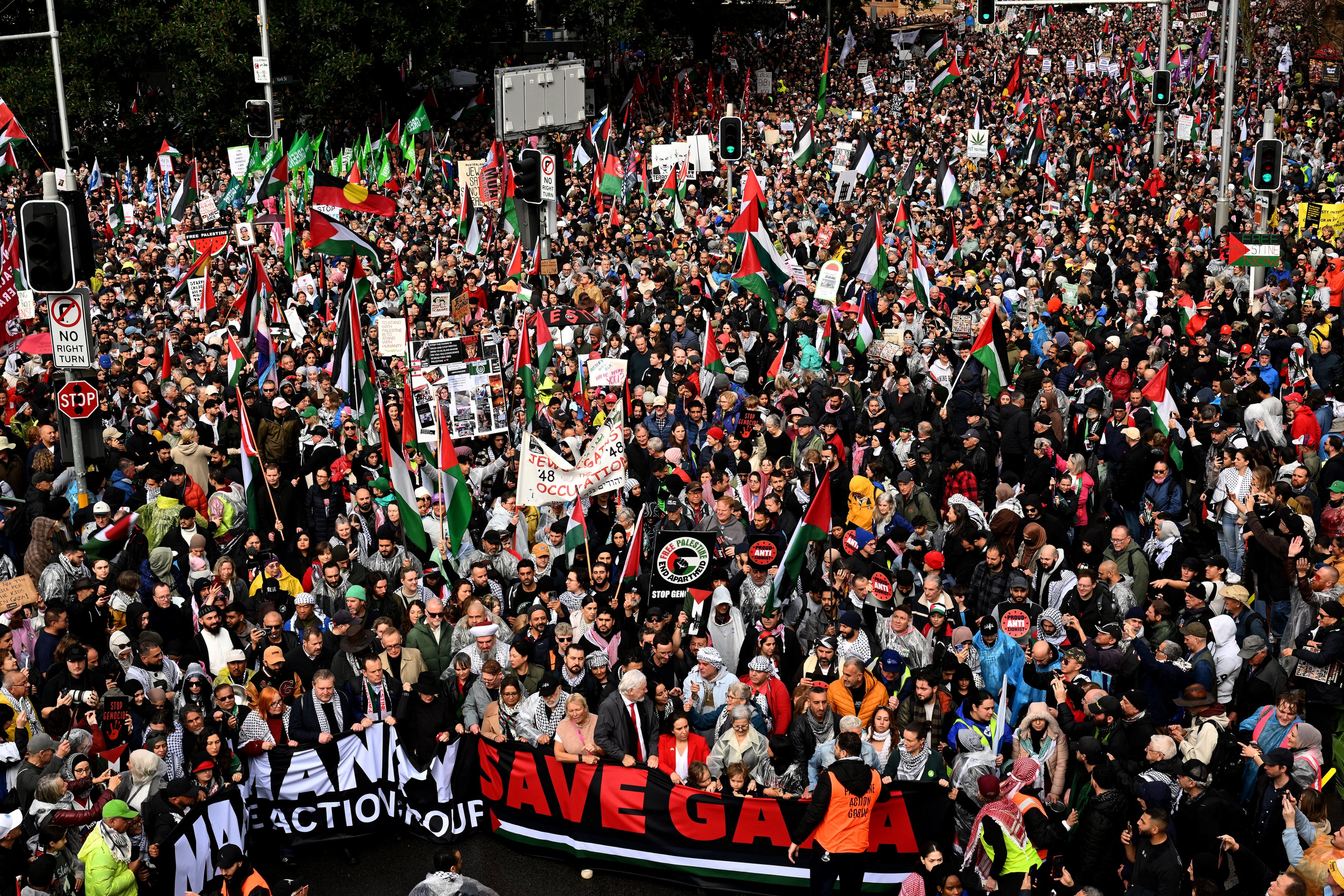 Julian Assange reaparece para liderar “Marcha por la Humanidad” en Australia en apoyo a Palestina