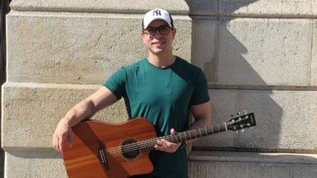 Ayres Sasaki, cantante