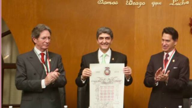 Recibe Ernesto Nemer reconocimiento de la Somegem