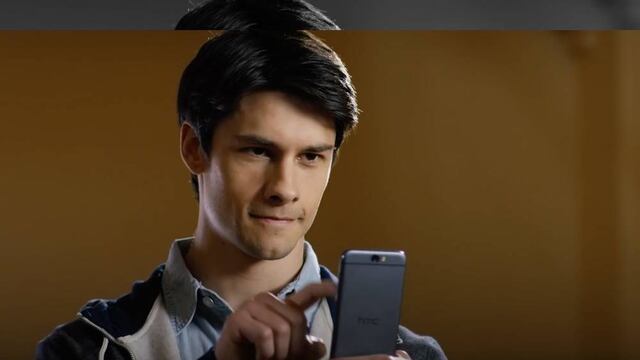 Como Apple lo hizo con IBM hace 30 años, aquí HTC pone a los de Cupertino como los malos de la historia.